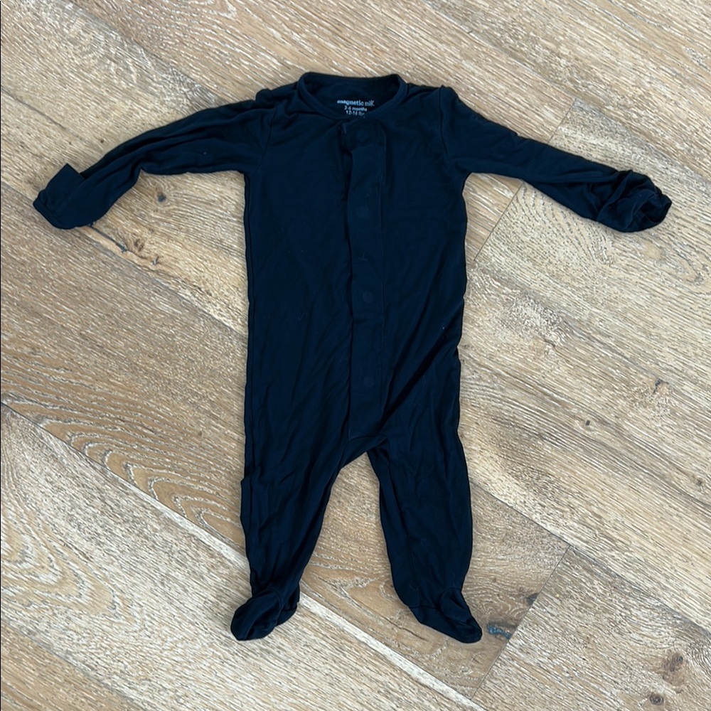 Magnetic me black One Piece 3-6mo (12-16lbs)